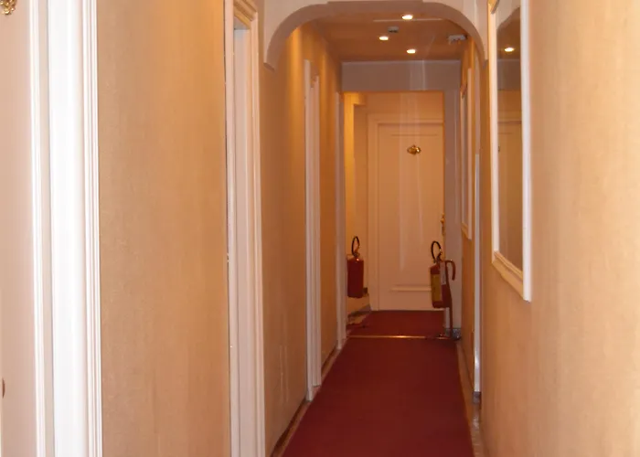 Palazzo Dei Cardinali מלון