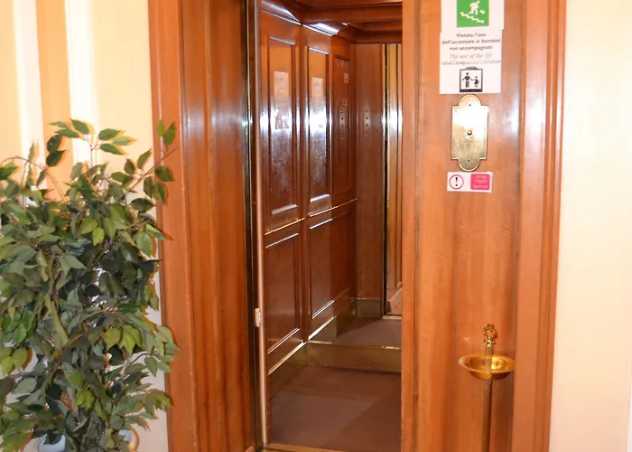 Palazzo Dei Cardinali מלון 3*